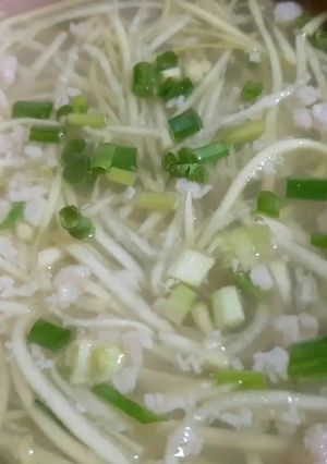 Hình của món Canh bầu nấu thịt vai xay.