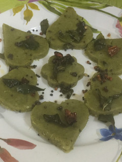 பாலக் கடலை பருப்பு இட்லி தோக்ளா செய்முறை முக்கிய புகைப்படம்