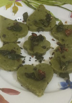 பாலக் கடலை பருப்பு இட்லி தோக்ளா செய்முறை முக்கிய புகைப்படம்