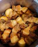 Thịt sườn non kho trứng, nước dừa