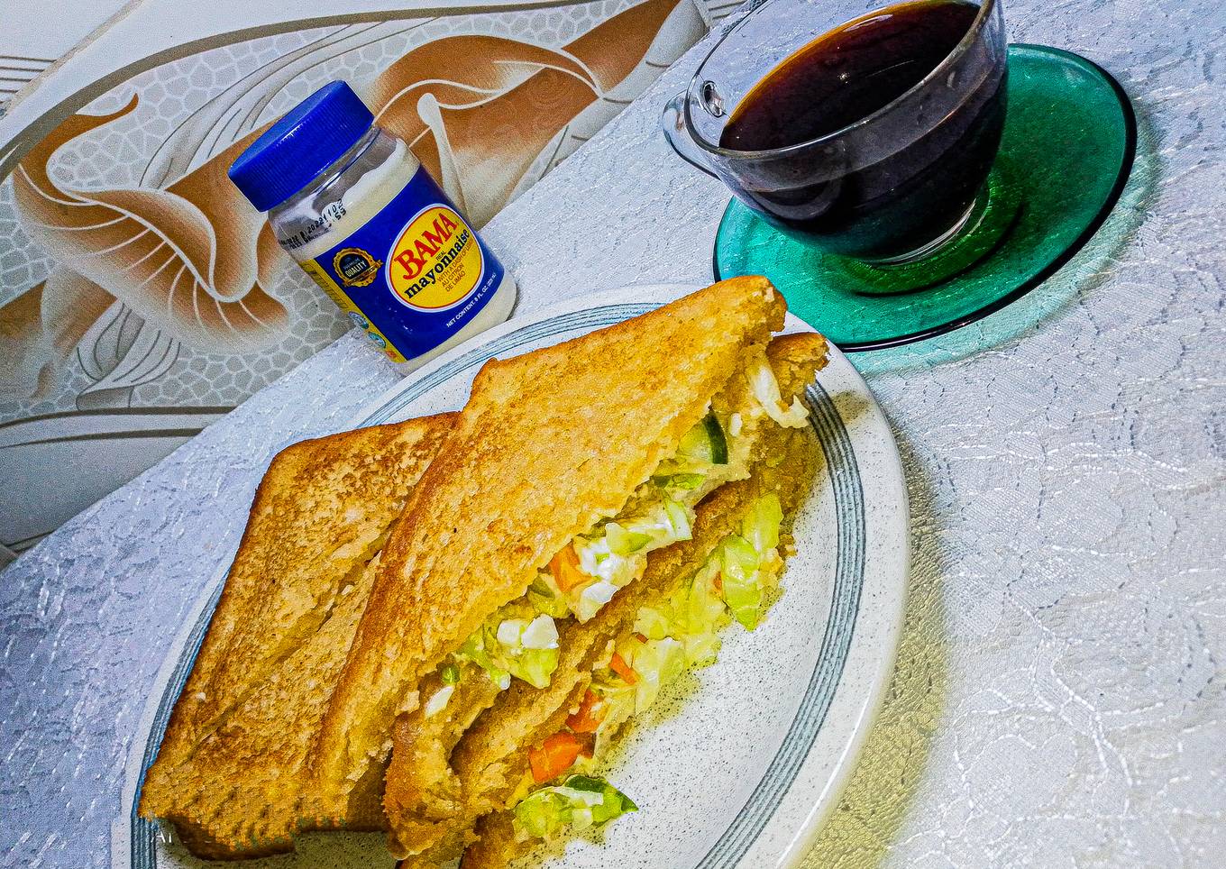 Egg-veg mayo sandwich