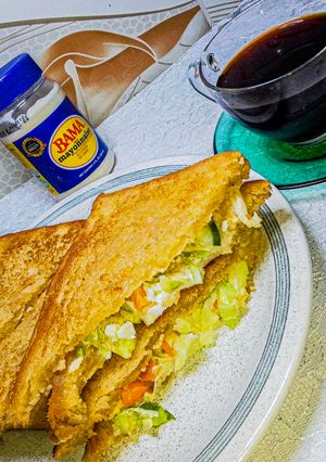 A picture of Egg-veg mayo sandwich.
