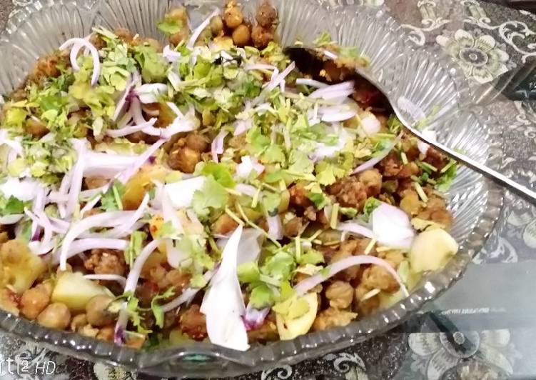 Step-by-Step Guide to Prepare Super Quick Homemade Aloo chanachat