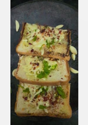 A picture of Cheese garlic bread.