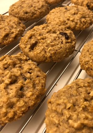 A picture of Oatmeal Raisin Cookies.