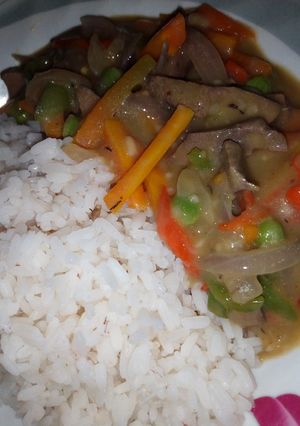 A picture of White Rice With Veggie-liver Sauce.