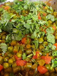 बींस मटर गाजर की सब्जी (beans matar gajar ki sabzi recipe in Hindi) रेसिपी मुख्य फोटो