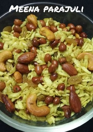 A picture of Chiura / chiuda with dry fruits.