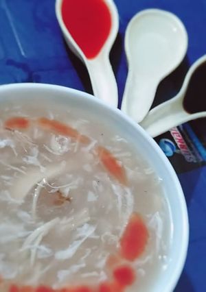 A picture of Hot and sour soup.
