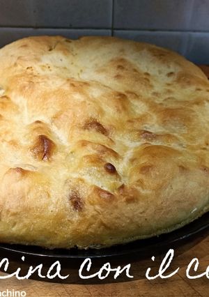 Foto di Pizza ripiena di Tonno, cipolla di Tropea e pachino