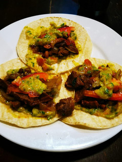 Una foto de Tacos de Bistec & Guacamole