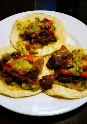 Una foto de Tacos de Bistec & Guacamole