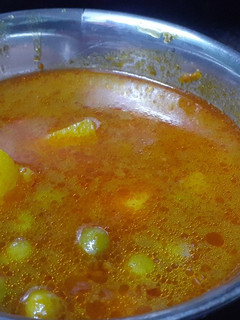 आलू मटर की सब्जी(ALOO MATAR KI SABZI RECIPE IN HINDI) रेसिपी मुख्य फोटो