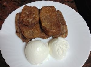Una foto de Torrijas chocolateadas con helado