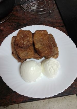 Una foto de Torrijas chocolateadas con helado