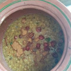 A picture of Dal Handi.