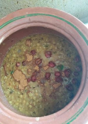 A picture of Dal Handi.