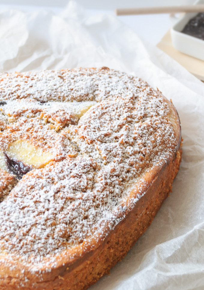 Foto de Bolo de canela com swirl de cheesecake de amora