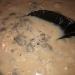A picture of Mama’s White Sausage Gravy.