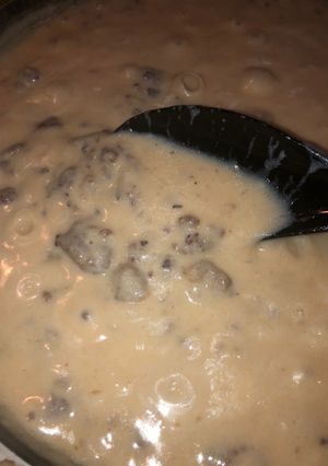 A picture of Mama’s White Sausage Gravy.