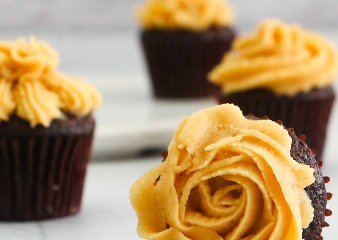 Chocolate Cupcakes with Peanut Butter Buttercream Frosting