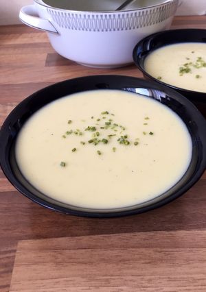 Una foto de 🇫🇷Vichyssoise o crema de puerros fría🇫🇷