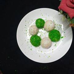 A picture of Coconut bread balls.