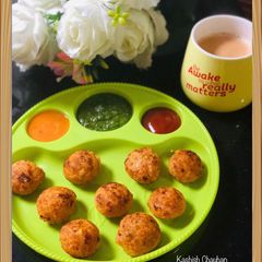 A picture of Poha Appe.