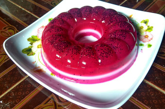 Langkah Mudah untuk Membuat Puding lapis buah naga Istimewa