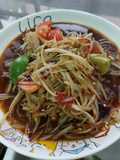 Som Tum Pla Ra Nua (Thai Papaya Salad with Fermented Fish Sauce)