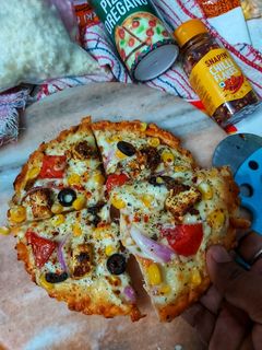 পনির টিক্কা পিজ্জা(paneer tikka pizza recipe in Bengali) রেসিপির প্রধান ছবি