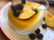 Una foto di dolci al mango