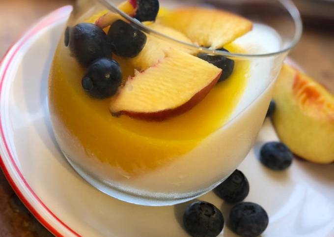 Budino bicolore al mango e yogurt