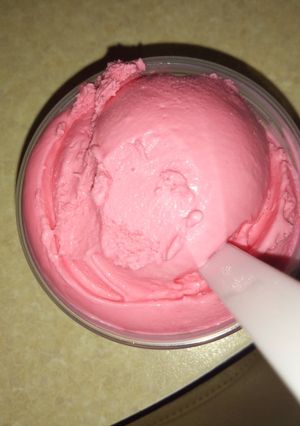 A picture of Home made cherry ice crean.