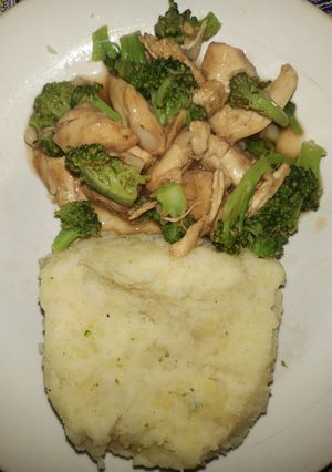 Foto resep Mashed Potato with Brokoli Ayam Saus Tiram (MENU DIET)