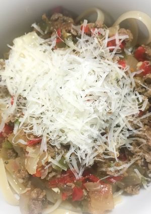 Una foto de Spaguetti con salsa roja y merkén