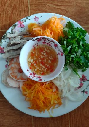 Hình của món Gỏi đu đủ tôm thịt.