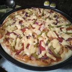 A picture of Chicken Pizza.