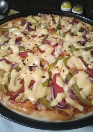 A picture of Chicken Pizza.
