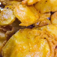 A picture of Aloo Ke Pakoray.