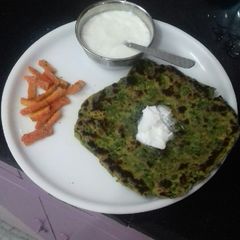 A picture of Palak parantha.