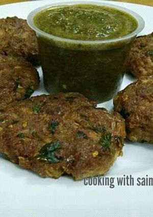 A picture of Kachay qeemay k kabab.