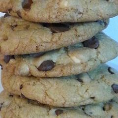 OMG - Soft Batch Chocolate Chip Cookies ♡ A picture of OMG - Soft Batch Chocolate Chip Cookies ♡.