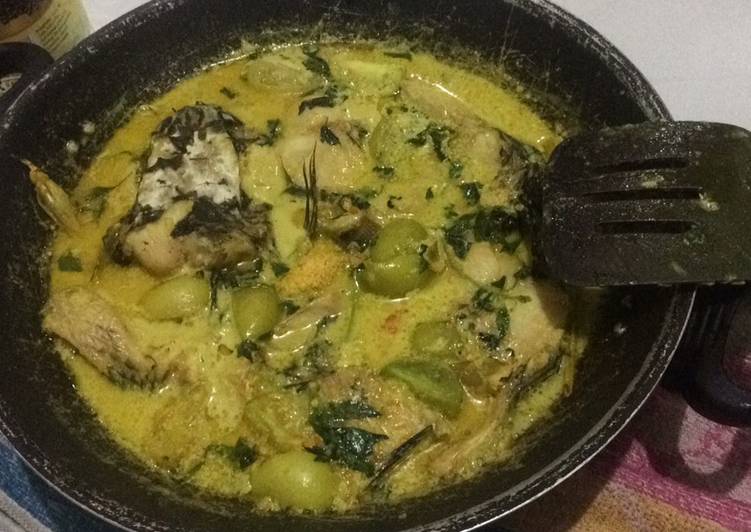 Ikan gabus masak kuning