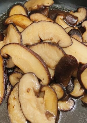 A picture of Oyster sauce mushroom.