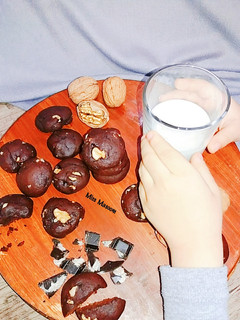 عکسی از دستور کوکی شکلاتی گردویی