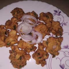 A picture of Patato onion pakora.