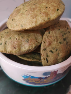 मेथी की पूरी (methi ki poori recipe in Hindi) रेसिपी मुख्य फोटो