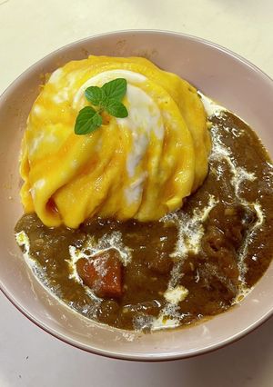 A picture of Dress de Curry Omurice.