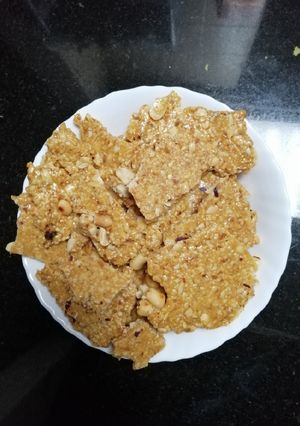 શીંગ ચીક્કી રેસીપી મુખ્ય ફોટો